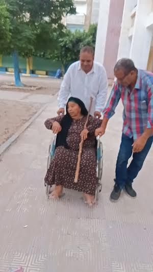 سيدة قعيدة تدلى بصوتها في القنطرة غرب بالاسماعيلية سيدة قعيدة تدلى بصوتها في القنطرة غرب بالاسماعيلية