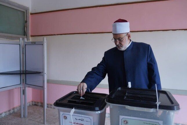 انتخابات الشيوخ 2025.. وكيل الأزهر يُدلي بصوته ويؤكد: «المشاركة واجب وطني»