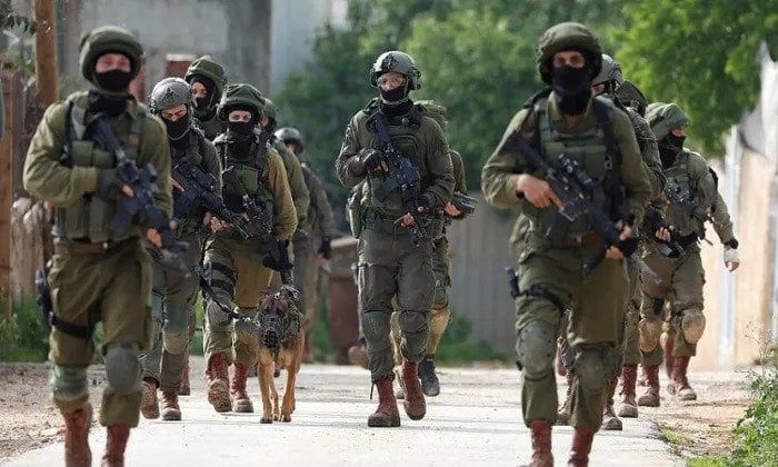 استشهاد 7 فلسطينيين وإصابة 34 آخرين إثر استهداف قوات الاحتلال وسط قطاع غزة