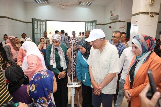 «عناية فورية وخدمات مجانية».. محافظ المنيا يتفقد القوافل الطبية ويوجه بدعم مستمر لتحسين الرعاية الصحية