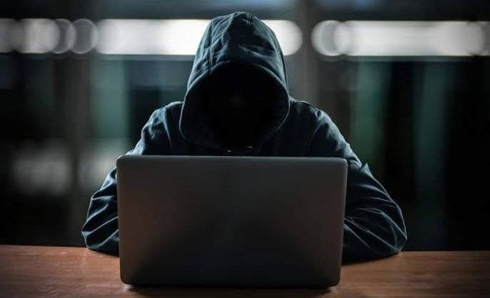 كيان وهمي وفرص عمل مزيفة.. حبس متهم بالنصب على المواطنين بالدقي