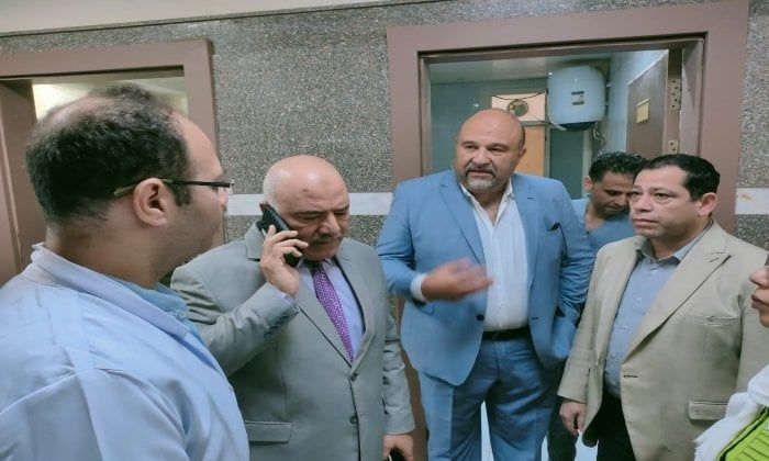 محافظ القليوبية يستعين بخبير تجميل وحروق للاطمئنان على مصاب حريق الشدية
