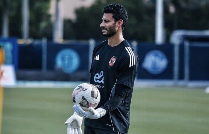 دقيقة حداد على روح والد محمد الشناوي قبل مباراة الأهلي والمحلة