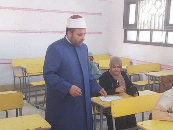 رئيس منطقة بورسعيد الأزهرية يتابع أعمال امتحانات الدور الثاني للشهادة الثانوية