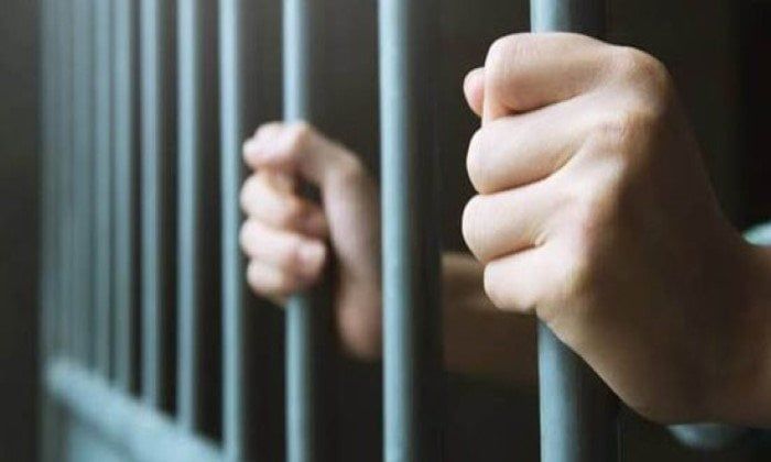 سرق ذهب زميلته.. حبس موظف بتعليم البحيرة 4 أيام على ذمة التحقيقات