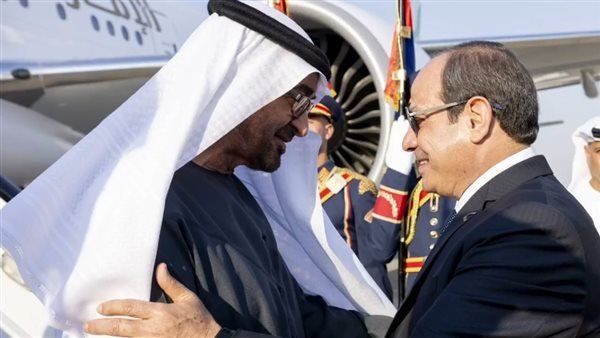 الرئيس السيسي يودع الشيخ محمد بن زايد بمطار العلمين الدولي