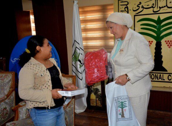 صاحبة كيس الشيبسي.. تنصيب «الطفلة هايدي» سفيرة مجلس الطفولة والأمومة للرحمة