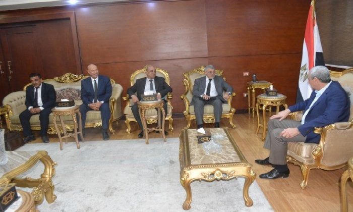 محافظ الغربية يبحث مع رئيس هيئة الأوقاف تعظيم الاستفادة من الأراضي غير المستغلة